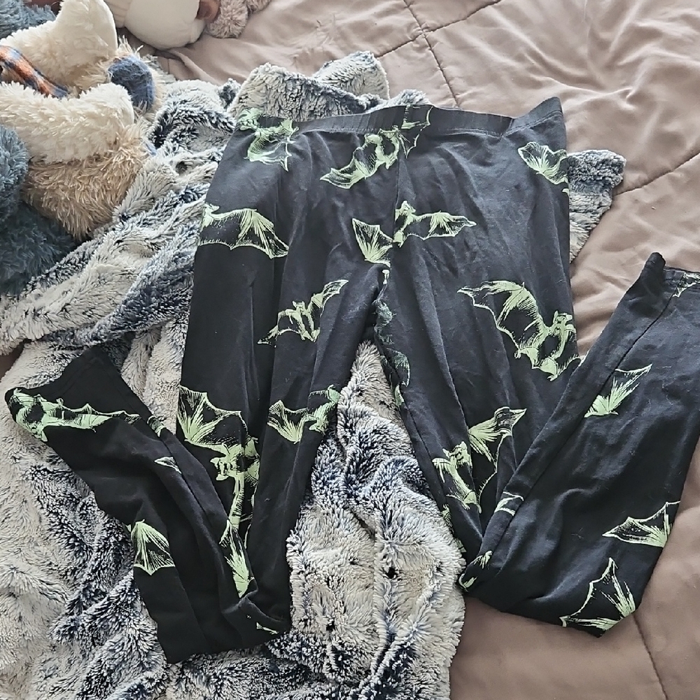 Black and Green Bat Print Leggings